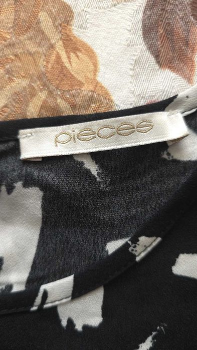 Черно-бяла есенна рокля Pieces