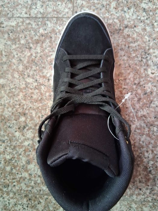 Продавам чисто нови маратонки Reebok