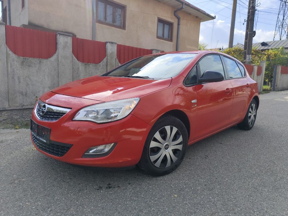 Opel Astra J /Euro 5 motor 1.4 benzina 86 cai /an 2010
