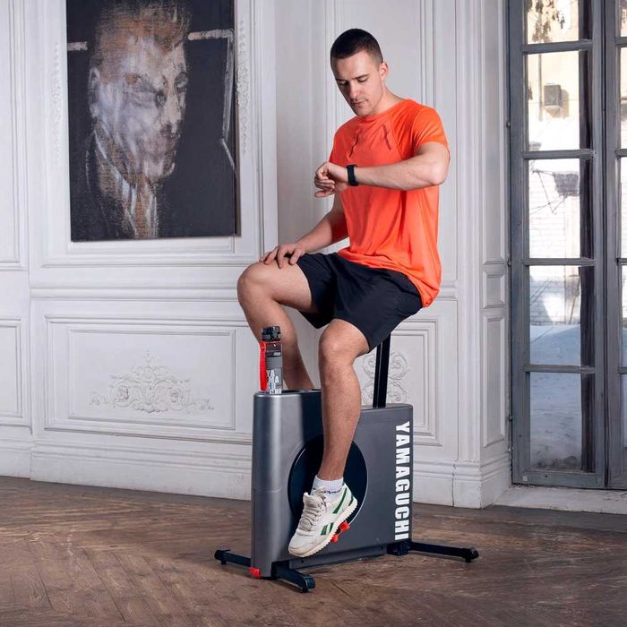 Yamaguchi Crossway — компактный вертикальный велотренажер