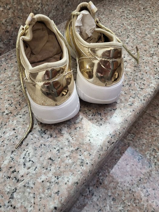 Нови дамски маратонки