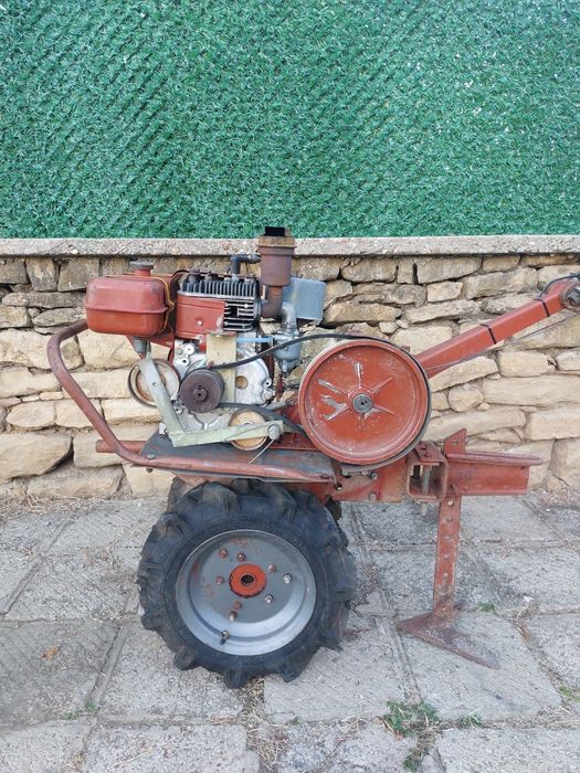 Продавам Трактор  фреза