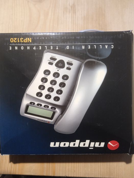 Продавам телефон със слушалка