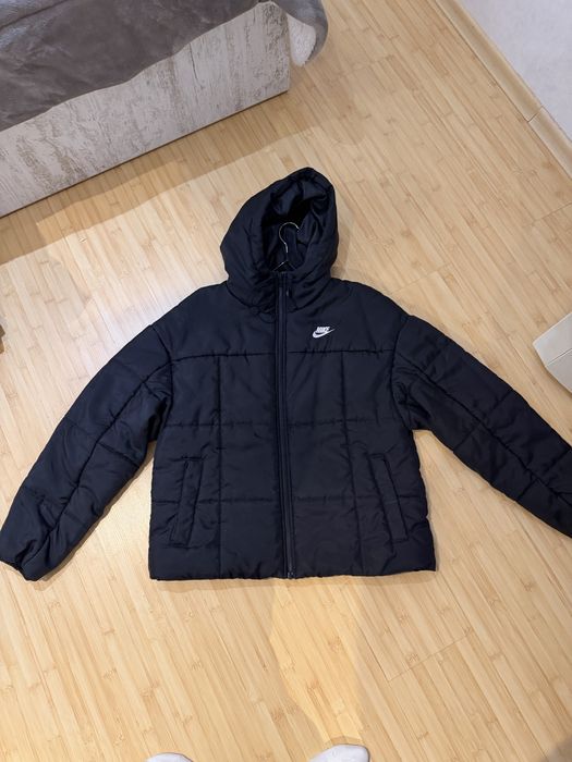 Черно яке Nike.