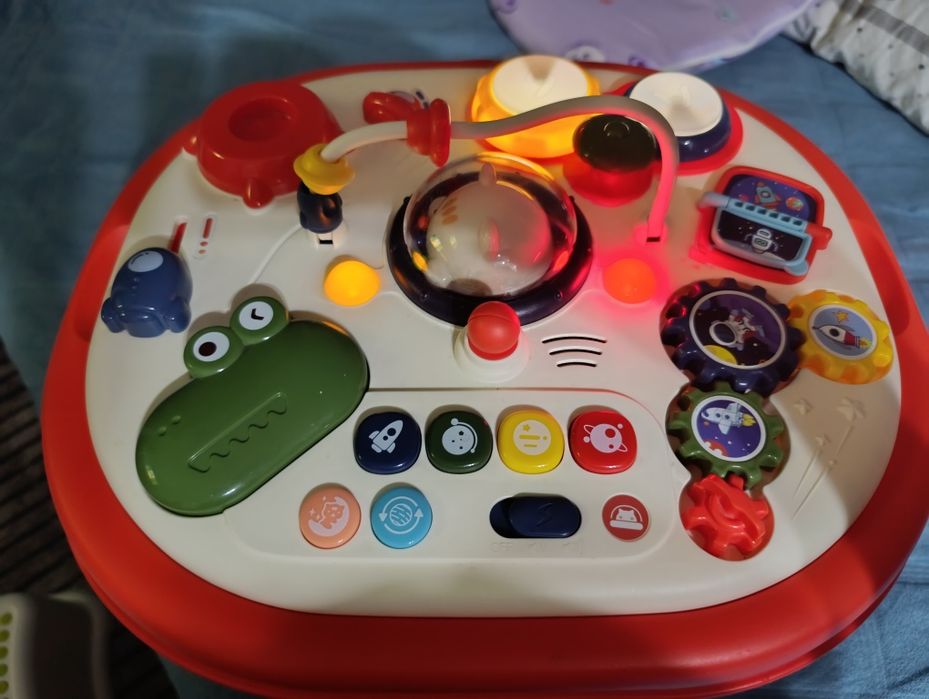 Развивающий столик. Многофункциональный