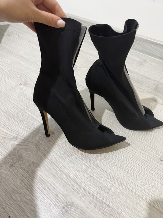 Летни боти на ток