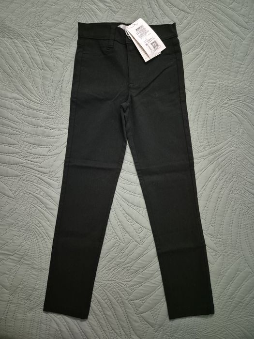 Продам новые джинсы для девочек рр 128