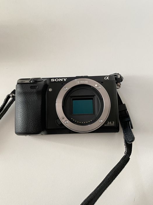 Aparat Digital Sony Alpha NEX-7 + Sony 18-55 OSS + Accesorii