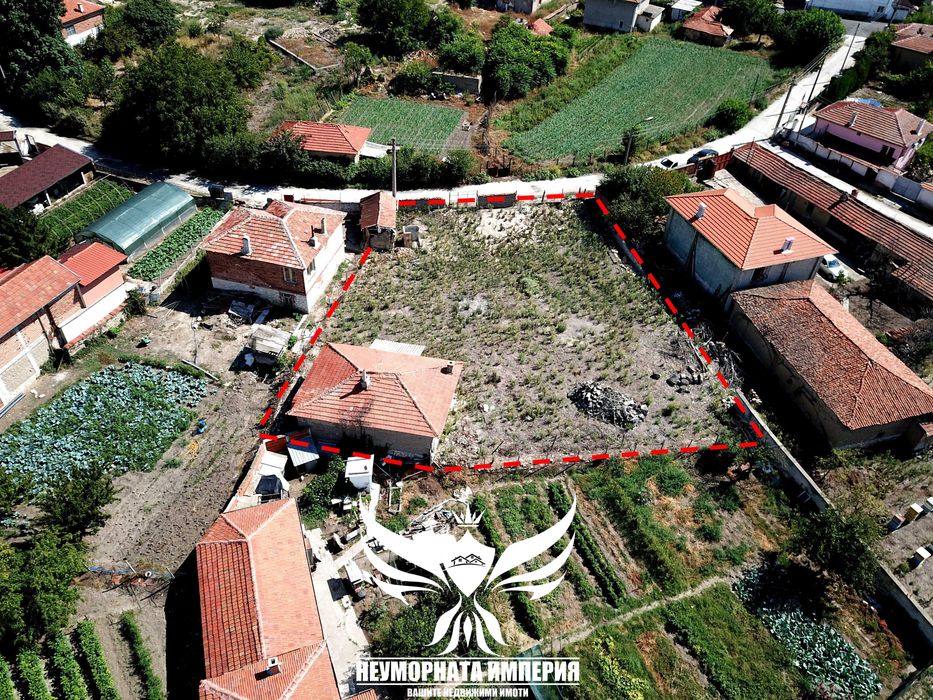 Продавам едноетажна къща с постройки 120РЗП с 997кв двор село Ахматово