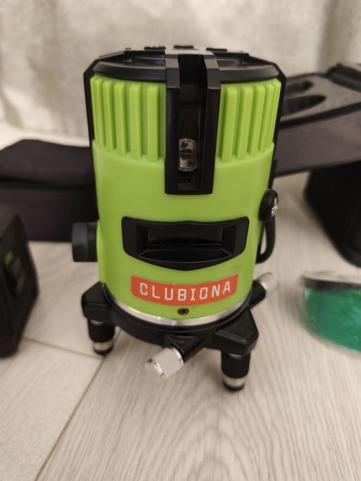 nivela Clubiona cu  multiple   linii   laser