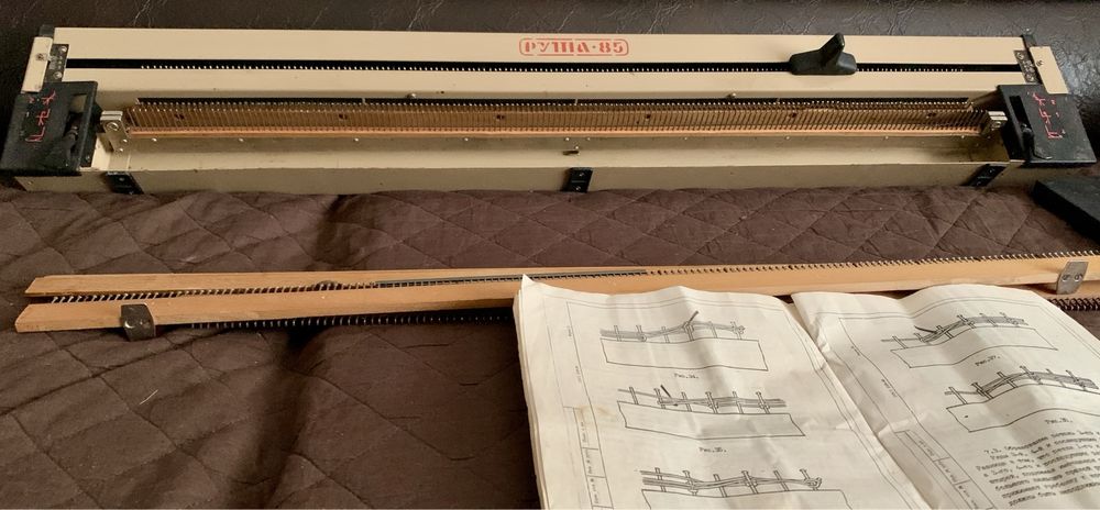 masina de tricotat PYTA 85 (razboi de tesut vechi)