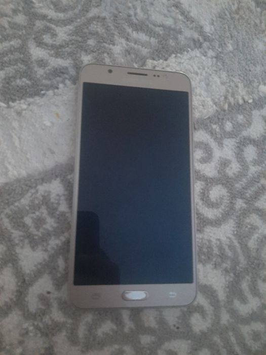 Galaxy j7⁶ не включается