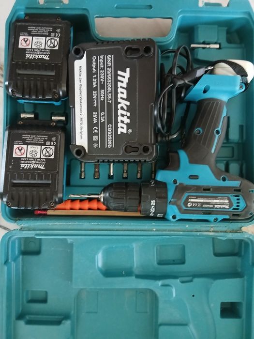 Тhaкita, бормашина с две зарядни  пьлун комплект  с куфаче