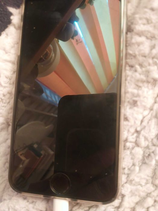 Продавам нов Айфон Se модел 2024г. За 290 Евро! Цената е Твърда!!!