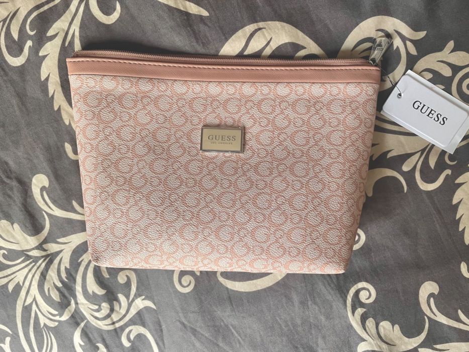 Несесер/клъч Guess