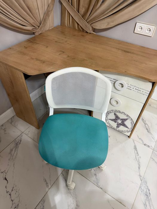 Стол со стульчиком