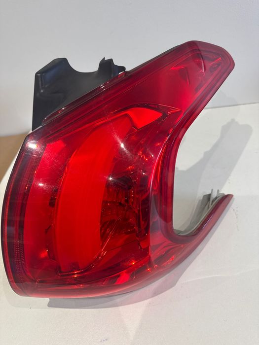 Peugeot 2008 стоп Пежо 2008