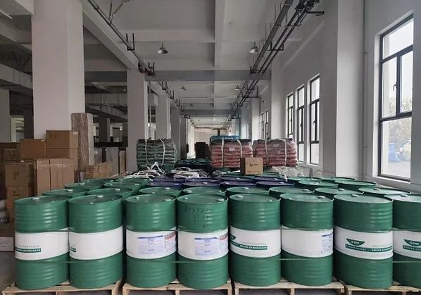 Клей для резиновой крошки ЭПДМ , детская площадка, искусственный гозон