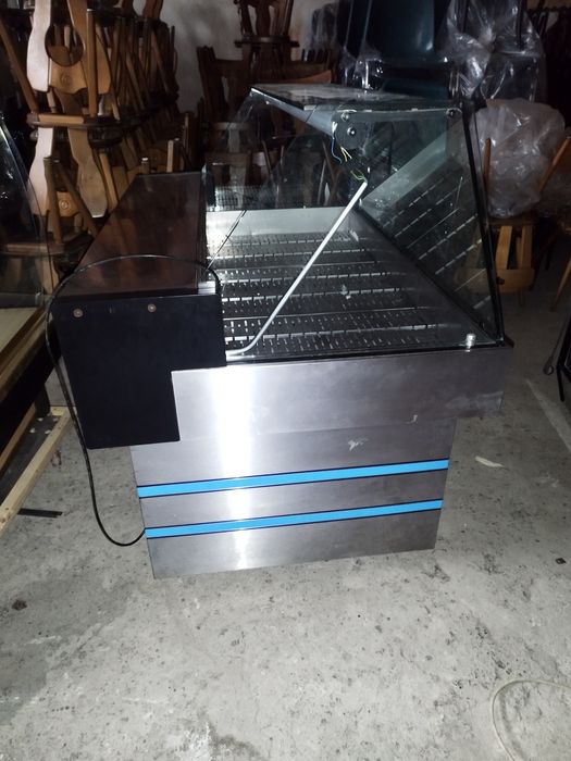 Хладилна витрина