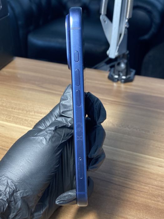 iPhone 17 Pro, 512 GB, Deep Blue, Foarte bun, Functioneaza in orice retea, Nu are semnal in Italia