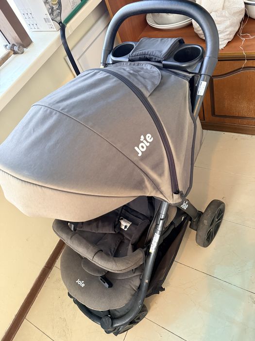 Коляска прогулочный Joie