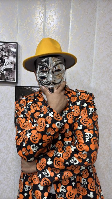 Костюмы, маски на прокат.