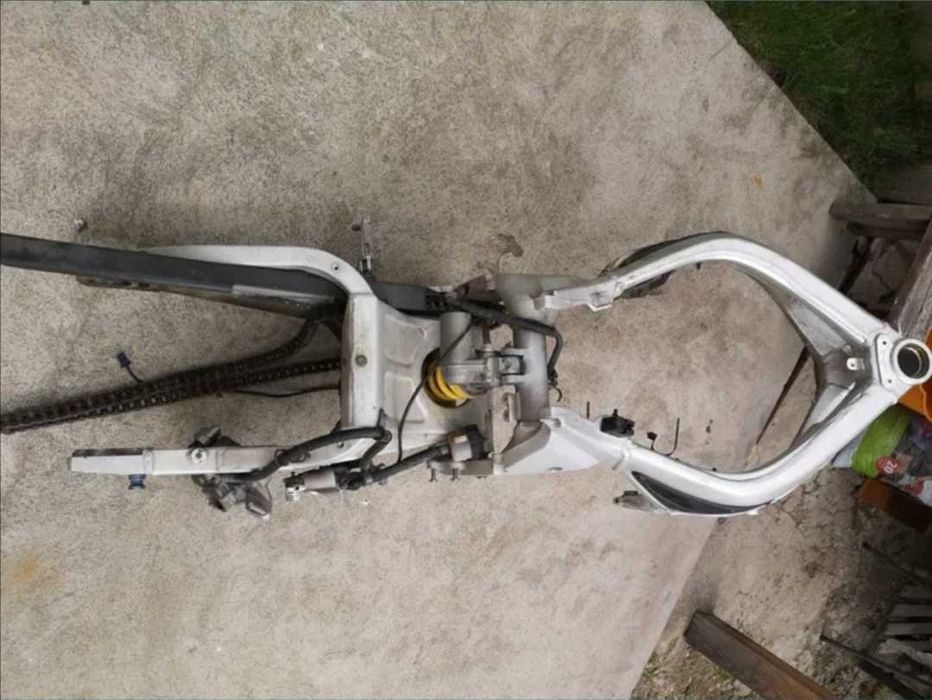 Рама за ямаха узф р6 2000