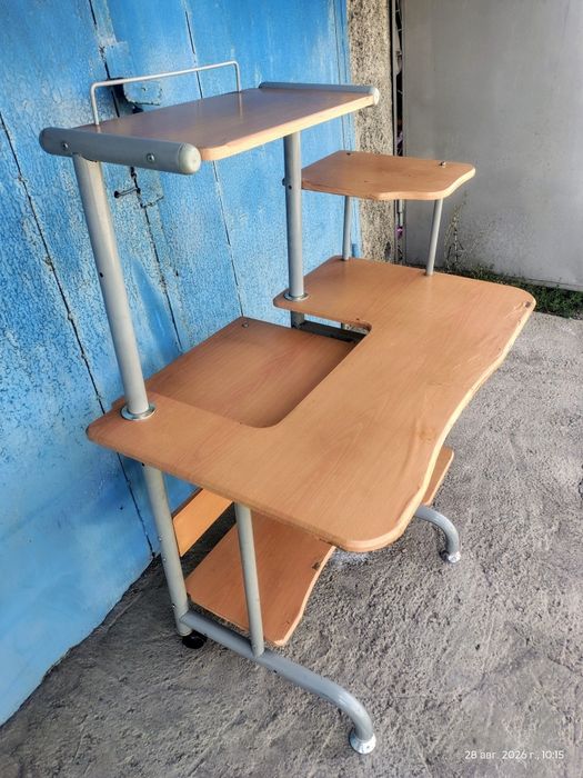 Продам компьютерный стол