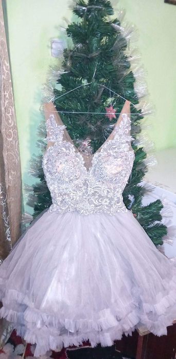 Vand  rochiță  prețul este negociabil