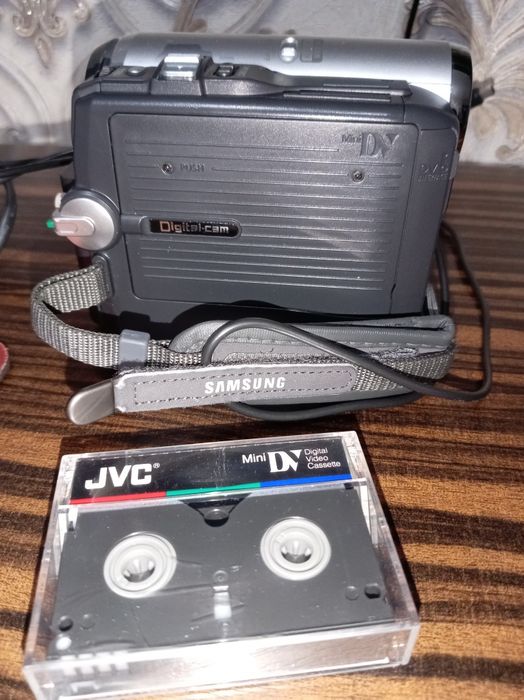 Продам видеокамеру SAMSUNG VP-D351i