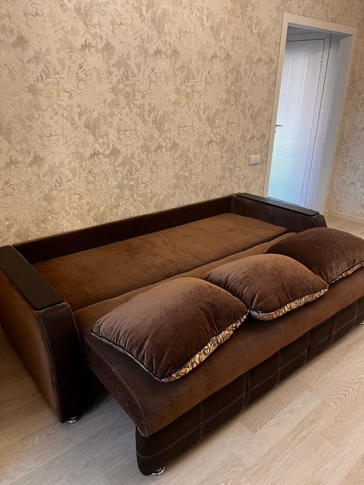 Продам Диван-кровать 2.2м + ящик + подушки.