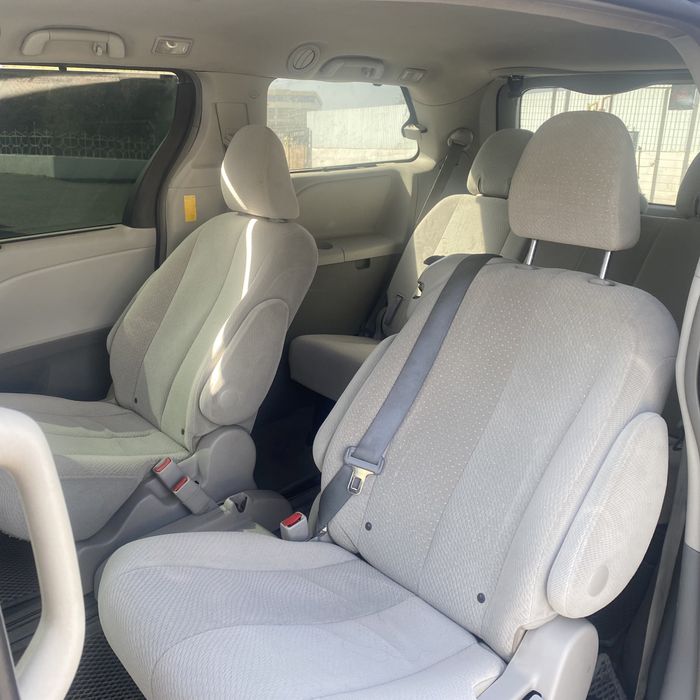 Продам тайота сиена 2014 года