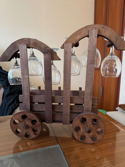 Дървена поставка за чаши във формата на каручка + 6 чаши – 49.99 лв!