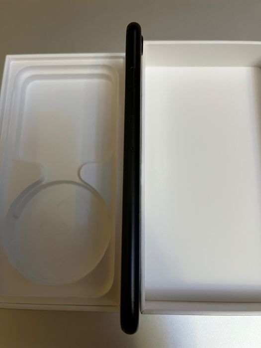 iPhone SE (2023) Отличен