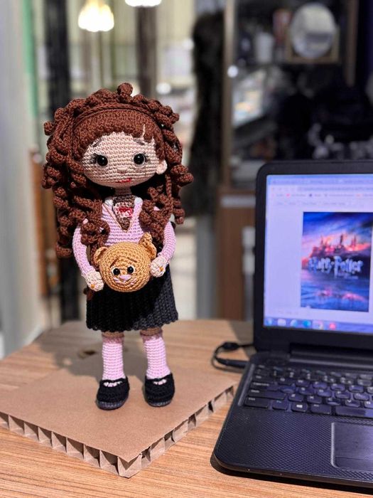 hermione papusa crosetata manual din seria harry potter