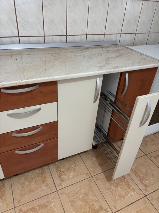 Bucatarie modulara in stare buna + hota noua