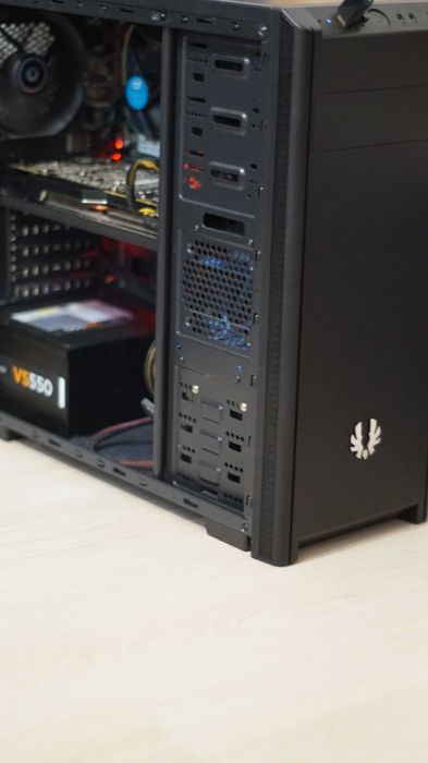 unitate gaming i5 7400 3ghz amd r9  4gb hdd + ssd 512