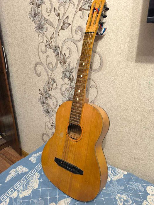 Продается гитара классическая 4/4 советская