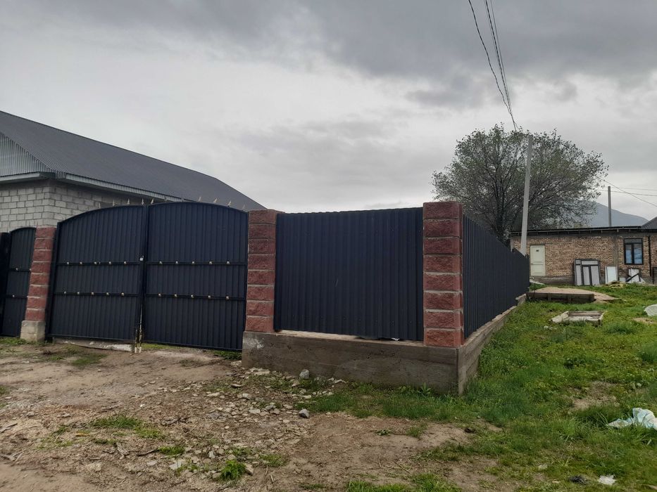 Продам участок с домом не достроен