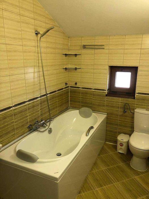 Два етажа от триетажна къща в кв. Вароша - 1500€/м2