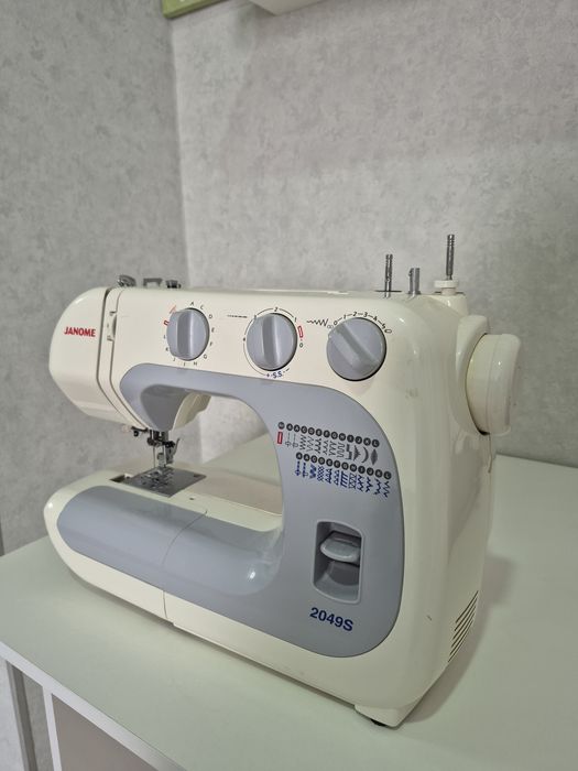 Швейная машина Janome 2049S
