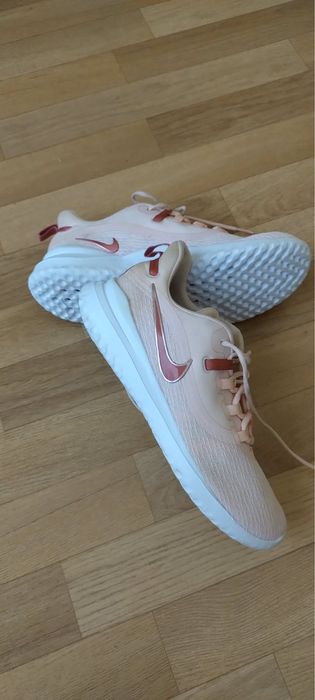 Дамски маратонки Nike
