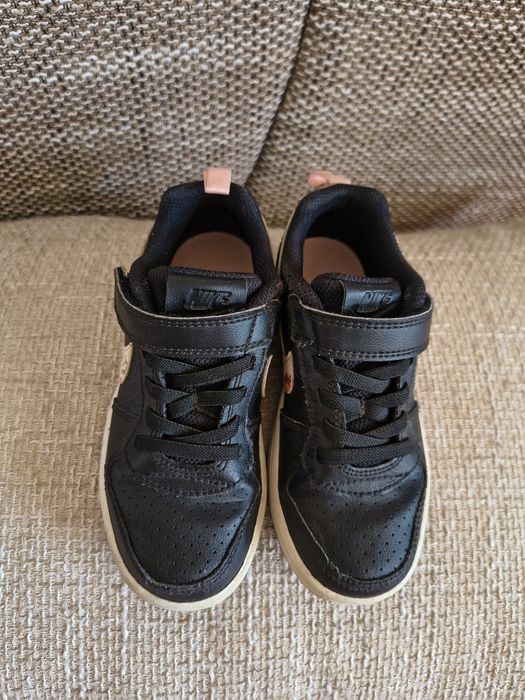 Спортни обувки / Маратонки за момиче Nike, р-р 27.5
Спортни обувки cou