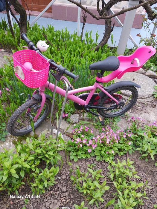 Bicicleta roz pentru copii cu roti pe16