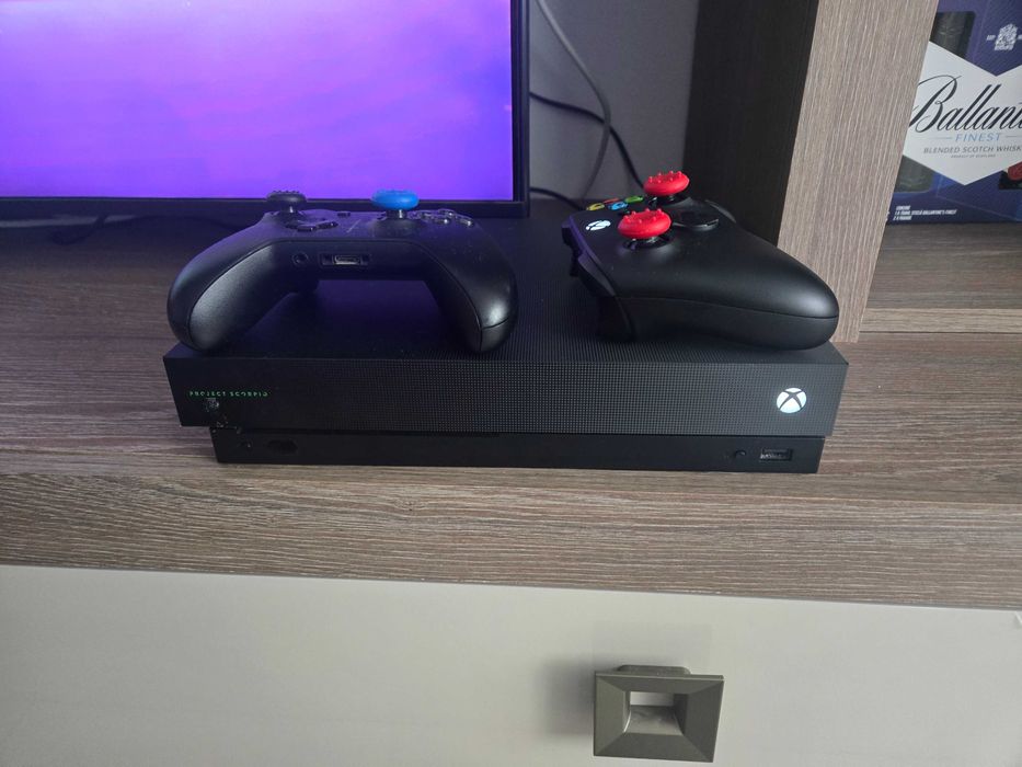 Xbox One X Project Scorpio x2 controllere FC 26 Impecabil