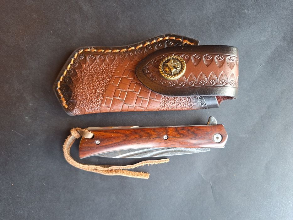 Сгъваем нож-стомана G10 с кожена кания.