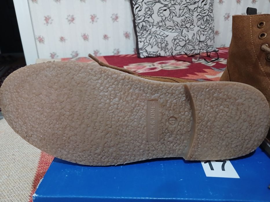 Замшевые ботинки