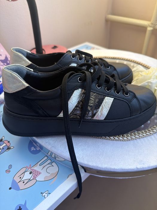 Продам кеды размер 38