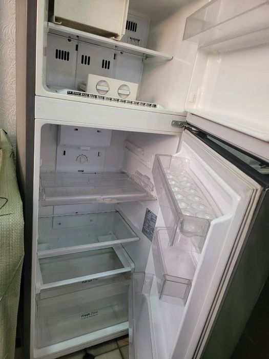 Продаётся холодильник  ЛЖ . Стиральная машина зануси 7.кг