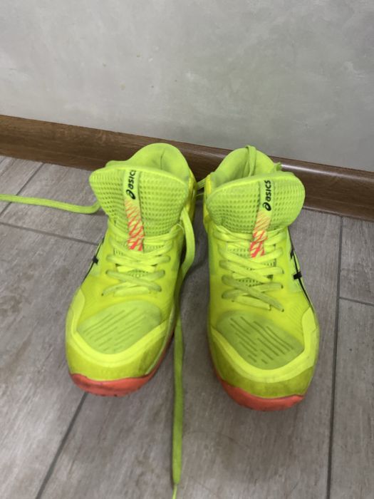 Кроссовки ASICS, отличное состояние